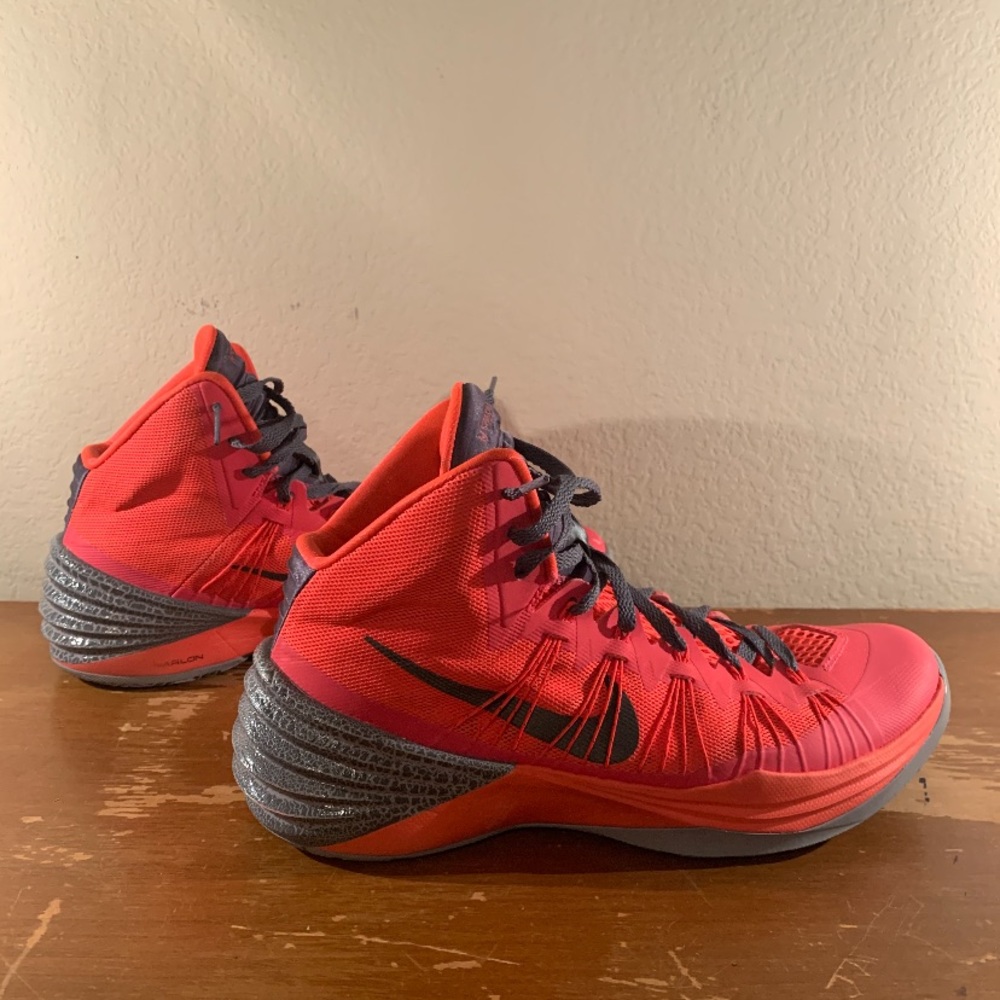Nike “HYPERDUNK” basketball shoes